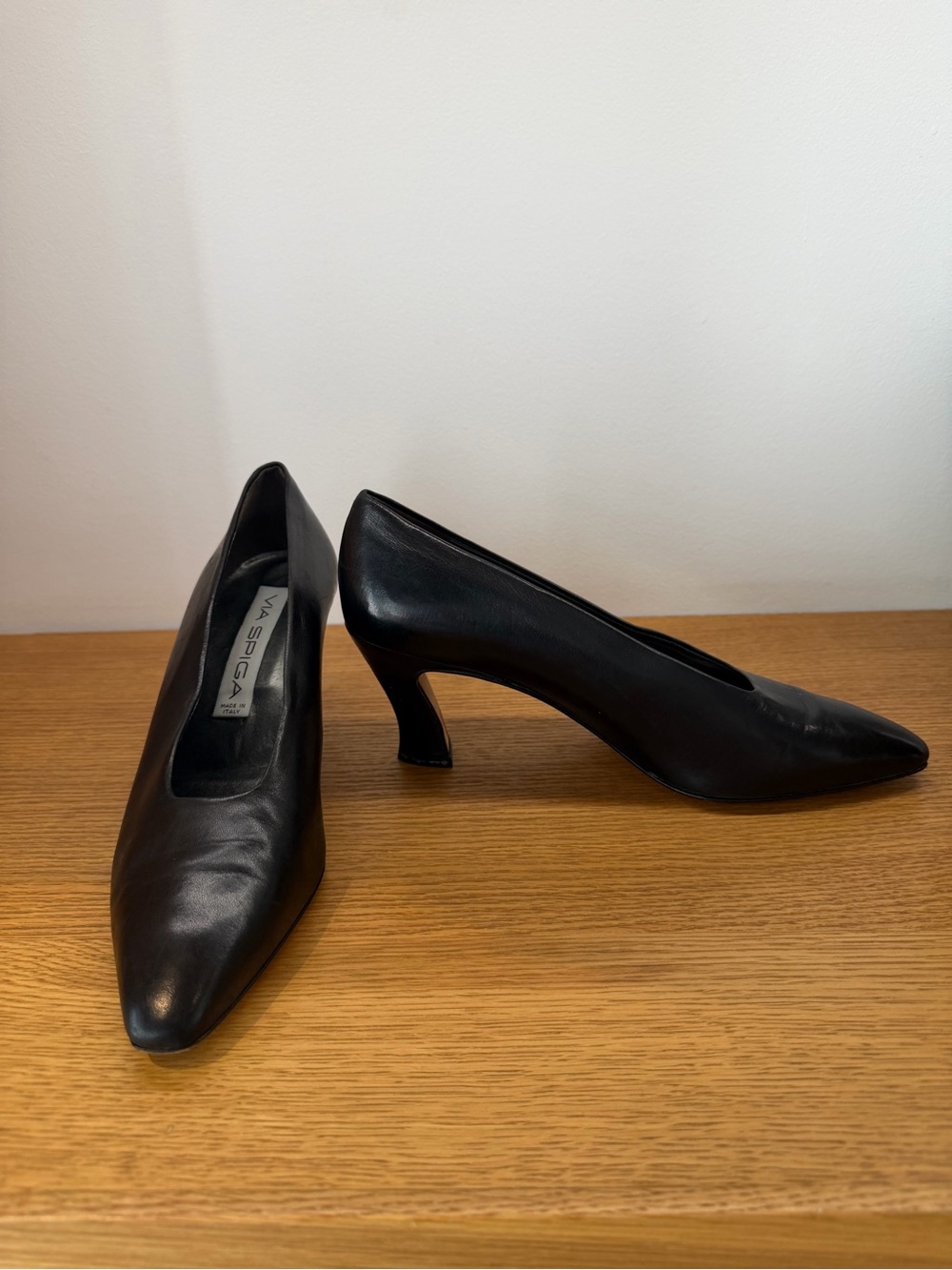 Via Spiga Black Leather Pointed Toe Mid-Heel Pumps 90’s new